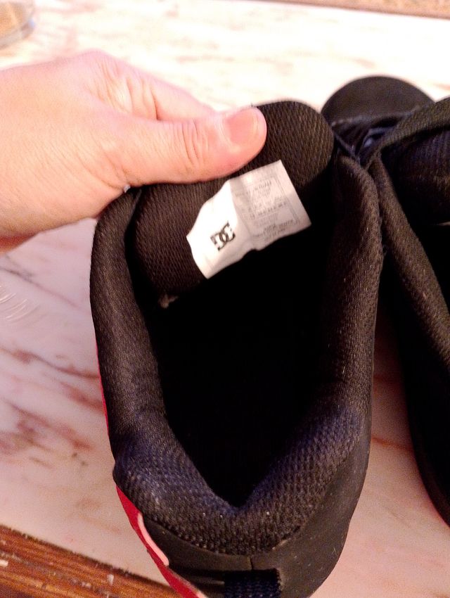 Zapatillas DC Negras y Rojas Talla 36.5