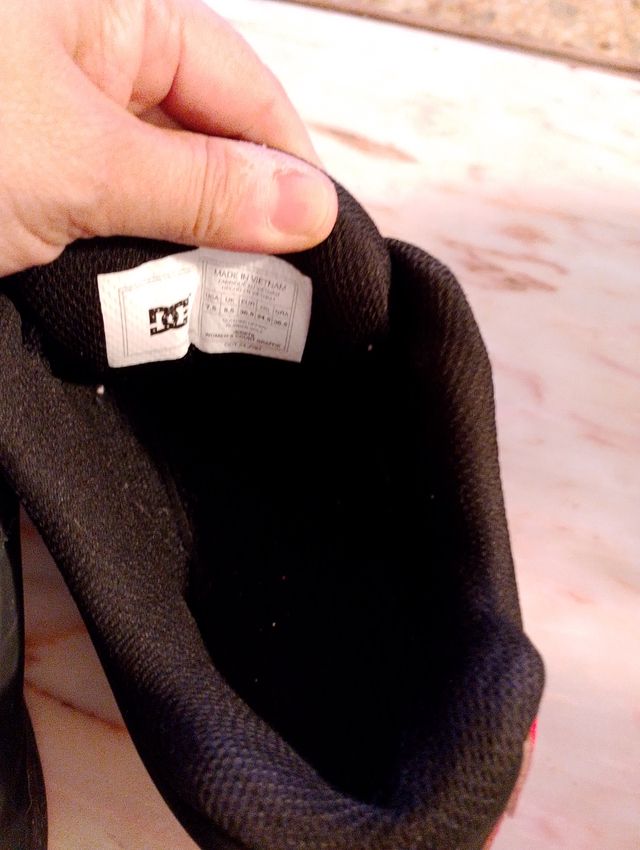 Zapatillas DC Negras y Rojas Talla 36.5