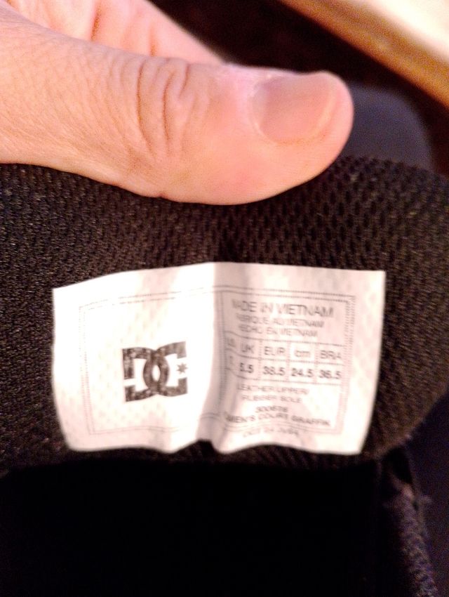 Zapatillas DC Negras y Rojas Talla 36.5