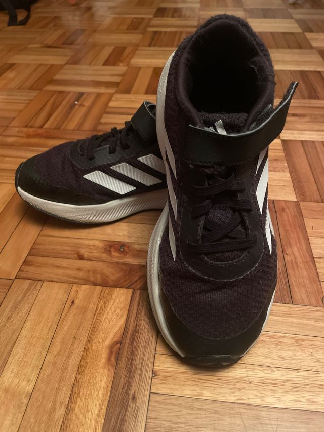 Tenis Adidas Niño Negro Blanco talla 34