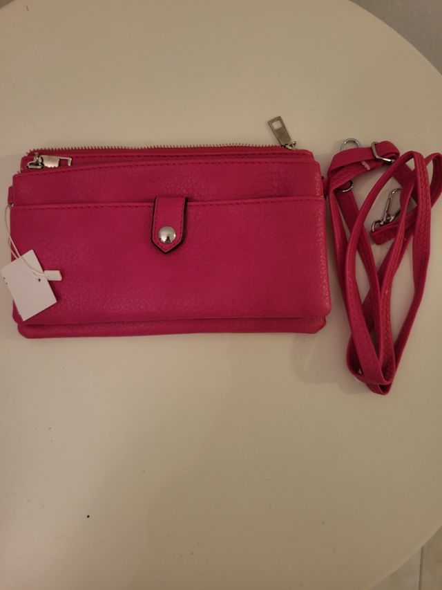 Bolso rosa con correa