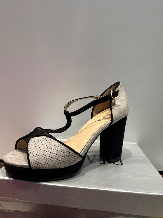 Zapato tacón piel melocotón gris y negro