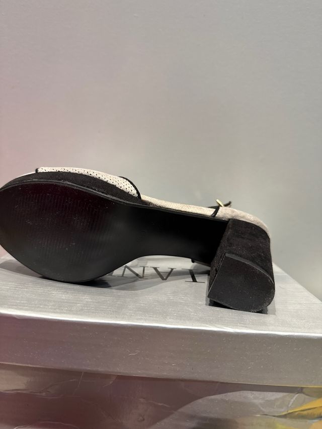 Zapato tacón piel melocotón gris y negro