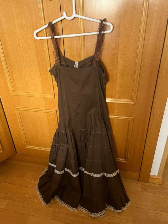 Abito lungo marrone con pizzo