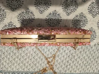 Bolso de fiesta rosa y dorada