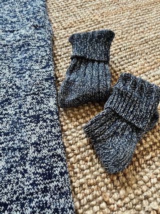 Bufanda artesanal y calcetines