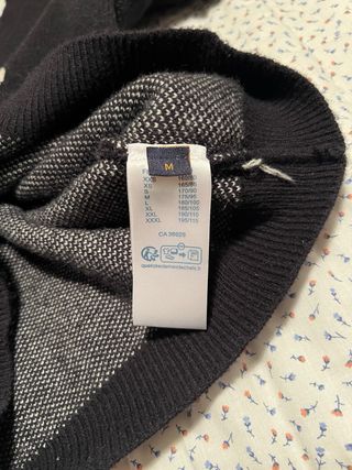 Sueter Louis Vuitton Negro Logo LV