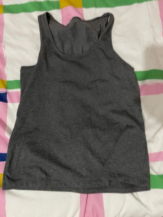 Camiseta deportiva gris