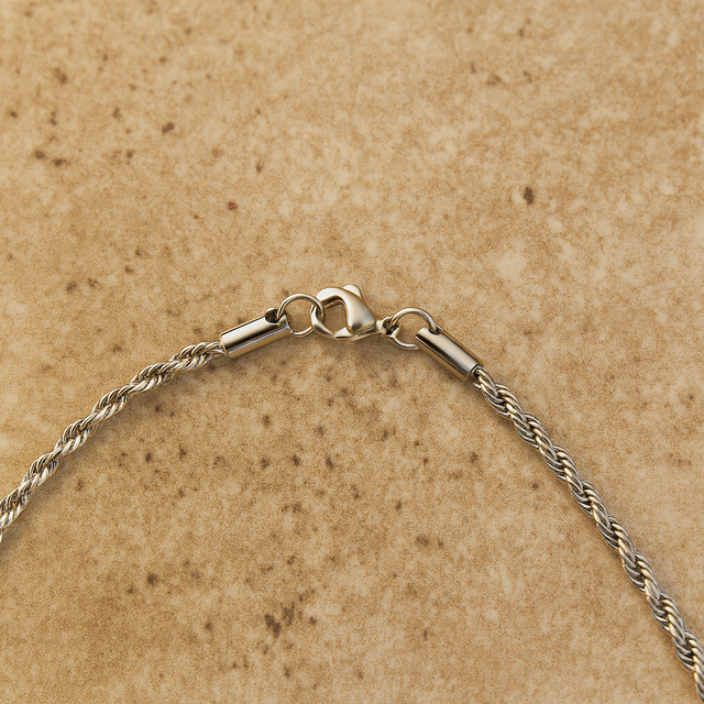 Colgante Crux Argentea – Fe y Fortaleza Serena