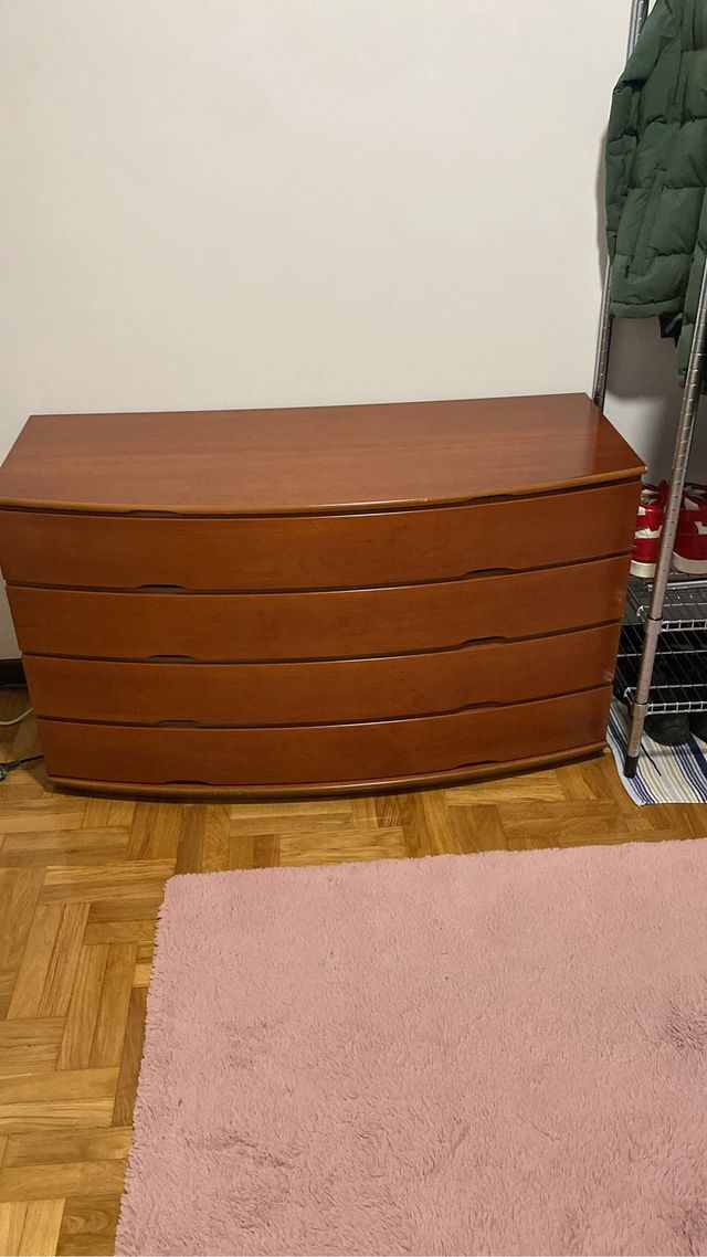 Cómoda de madera con 4 cajones