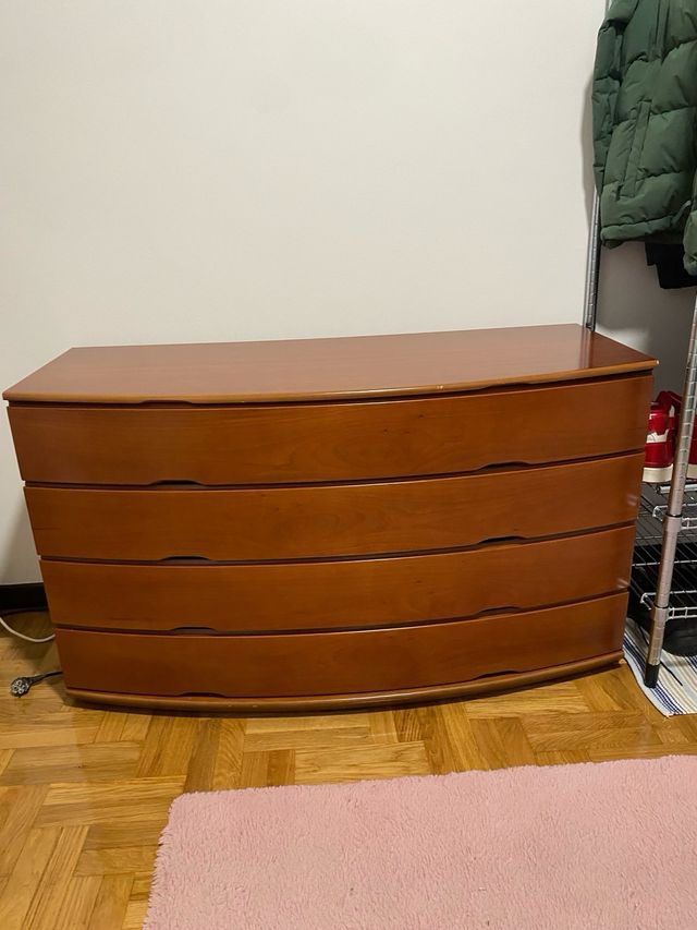 Cómoda de madera con 4 cajones