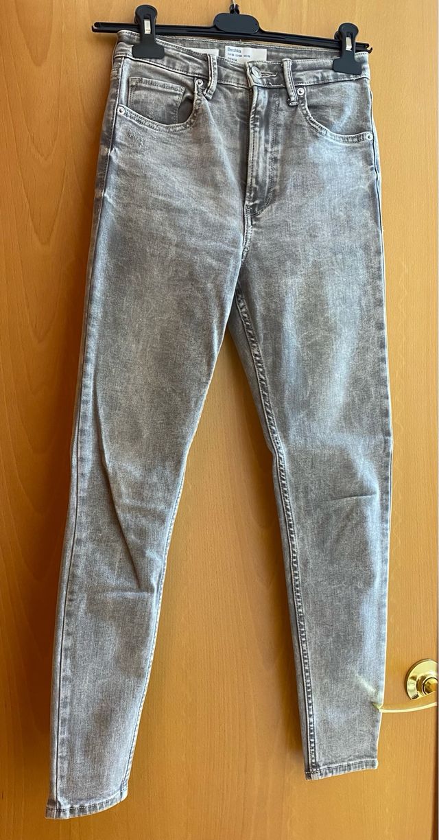 Pantalón vaquero gris Bershka T36