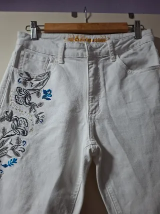 Pantalón Desigual Blanco Bordado Flores