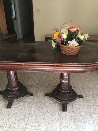 Mesa de salón extensible de madera