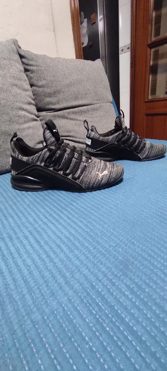 Botines Puma grises y negros T.40