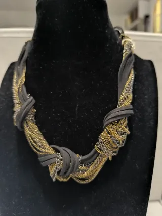 Collar tela y cadenas