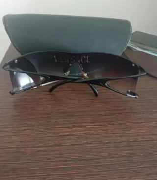 Gafas de sol Versace negras y marrones