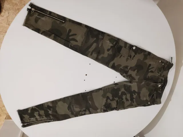 Pantalón militar pitillo mujer camuflaje