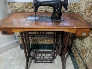 Máquina de coser antigua Alfa