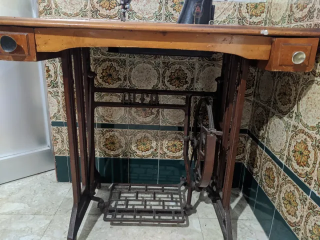 Máquina de coser antigua Alfa
