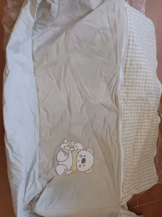 Cuna de viaje con ositos.