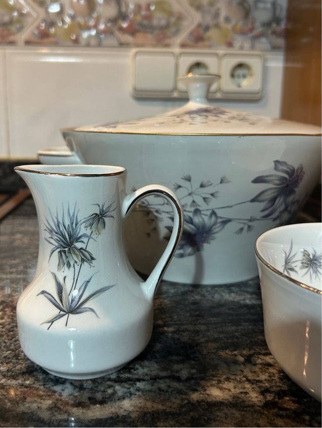 Vasija de porcelana con flores