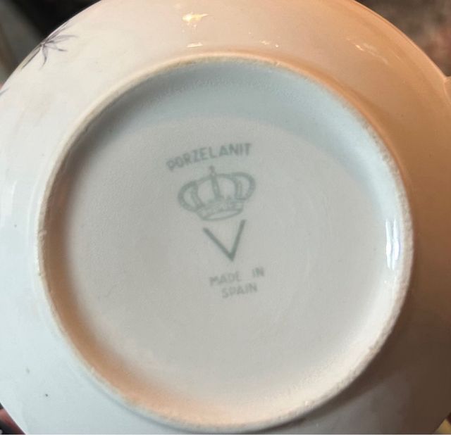 Vasija de porcelana con flores