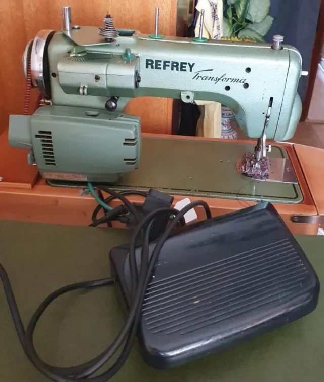 Máquina de coser Refrey Transforma 427