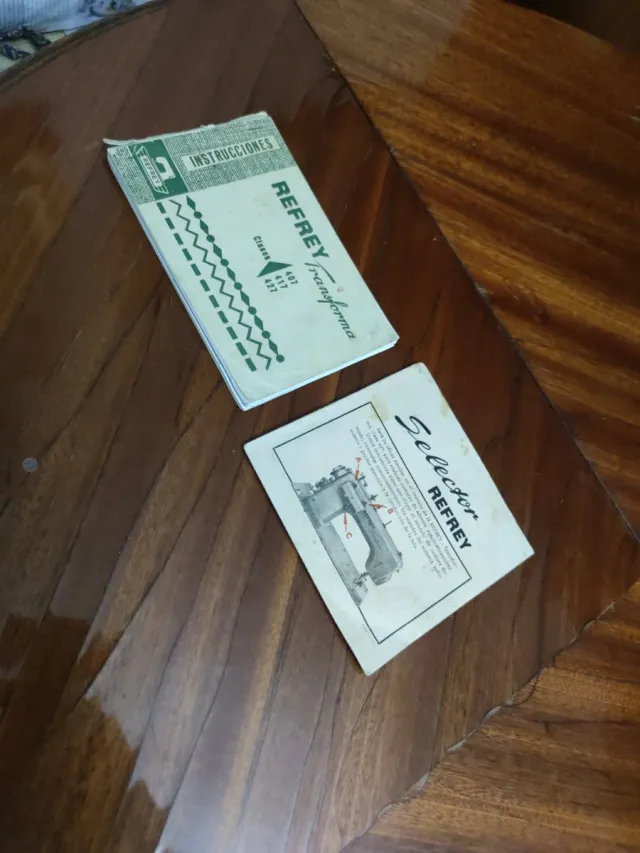 Máquina de coser Refrey Transforma 427