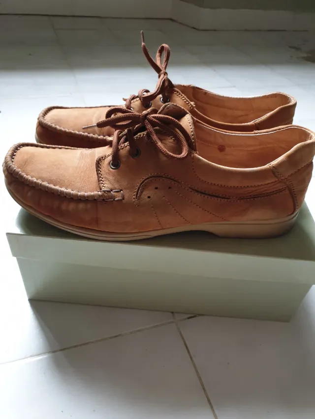 Scarpe uomo in pelle scamosciata marrone