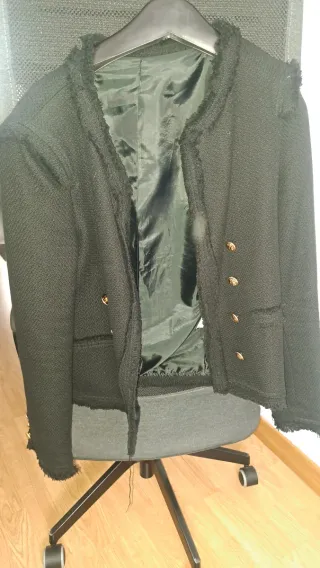 Chaqueta tipo Chanel negra