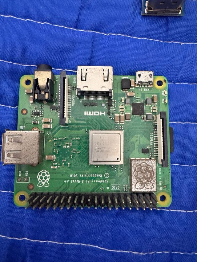 Raspberry Pi 3 + Pantalla Táctil