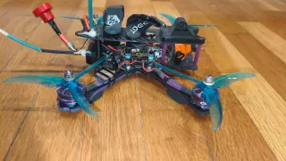 Pack 2 Drones FPV de 5" con muchos complementos.