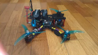 Pack 2 Drones FPV de 5" con muchos complementos.