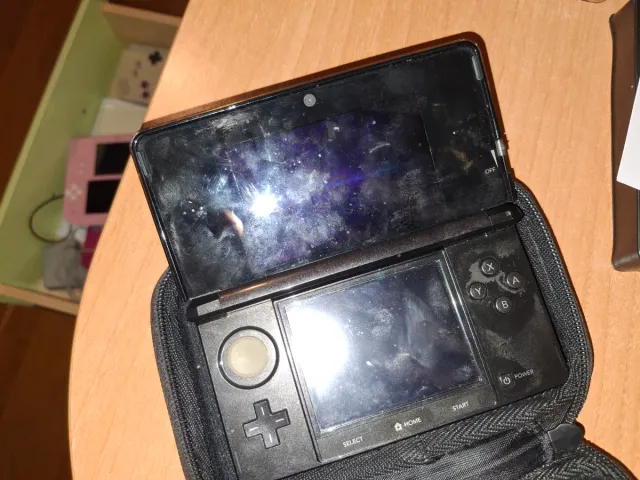 Nintendo 3DS + giochi + caricabatterie