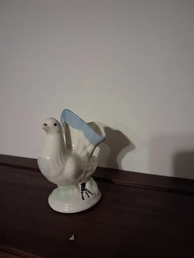 Adorno de porcelana de paloma