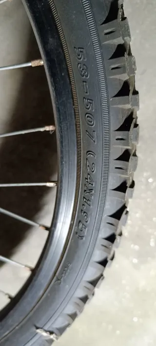 Bicicleta Moma GTT24 Montaña  con freno disco