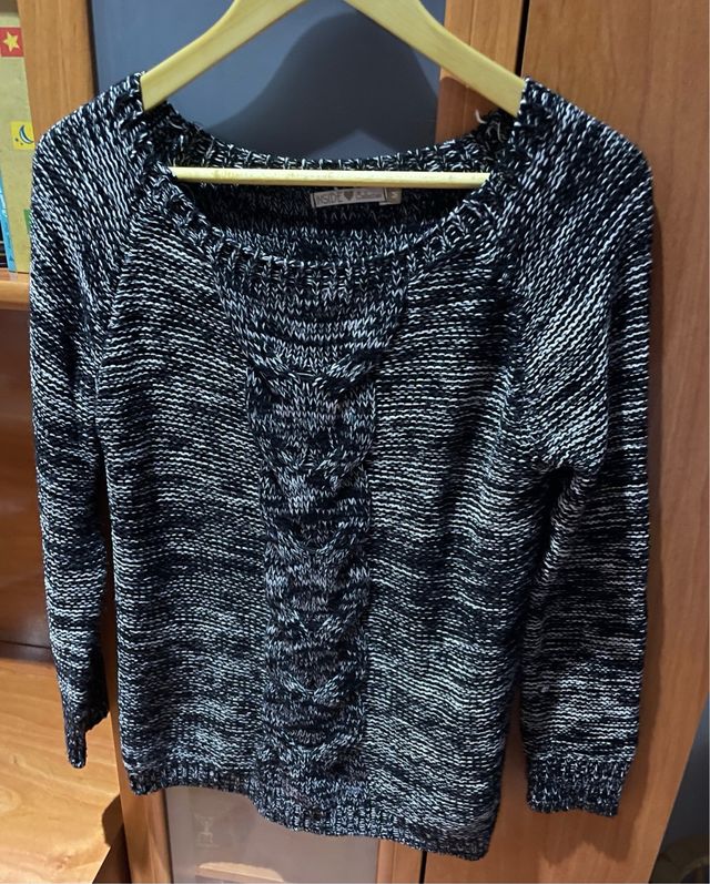 Jersey trenzado negro y blanco