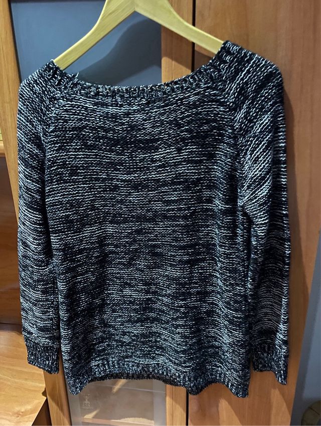 Jersey trenzado negro y blanco