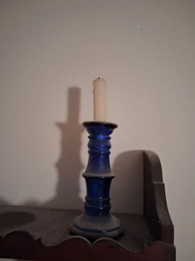 Portavelas de cristal azul