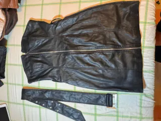 Vestido cuero cremallera y cinturón