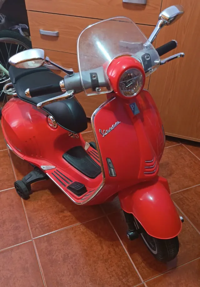 Moto Vespa Eléctrica Niños Roja