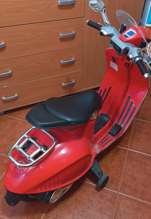 Moto Vespa Eléctrica Niños Roja