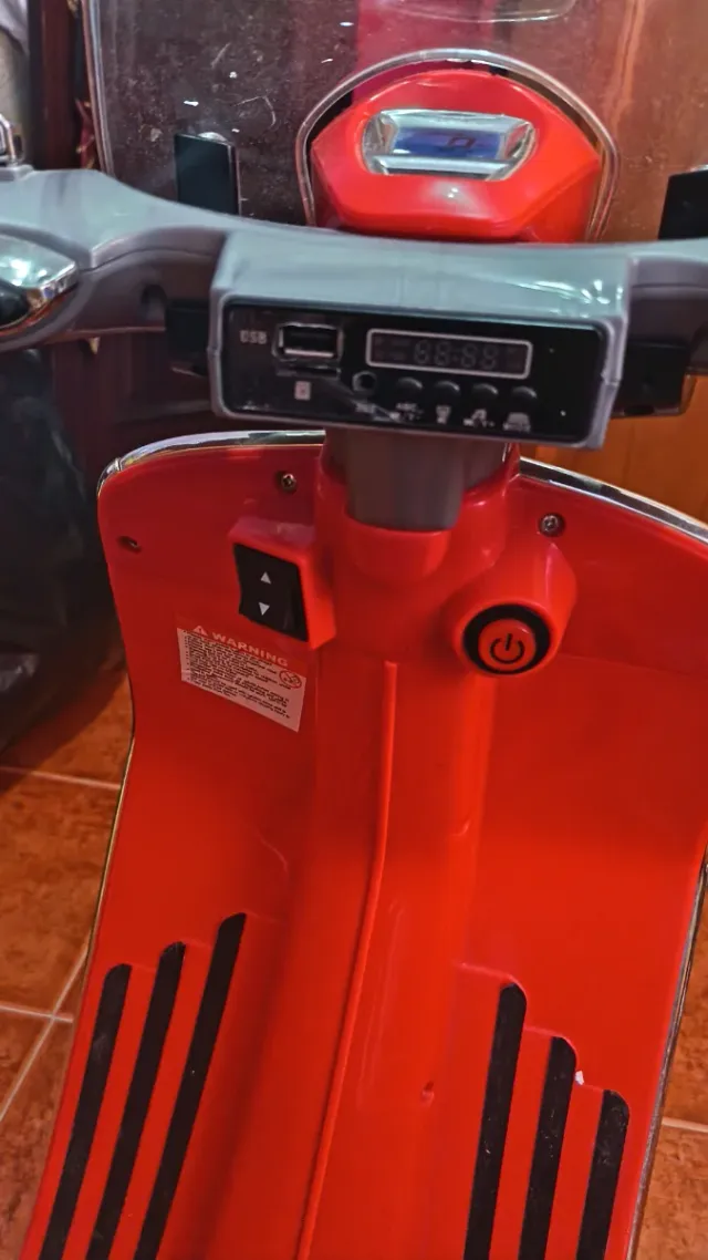 Moto Vespa Eléctrica Niños Roja