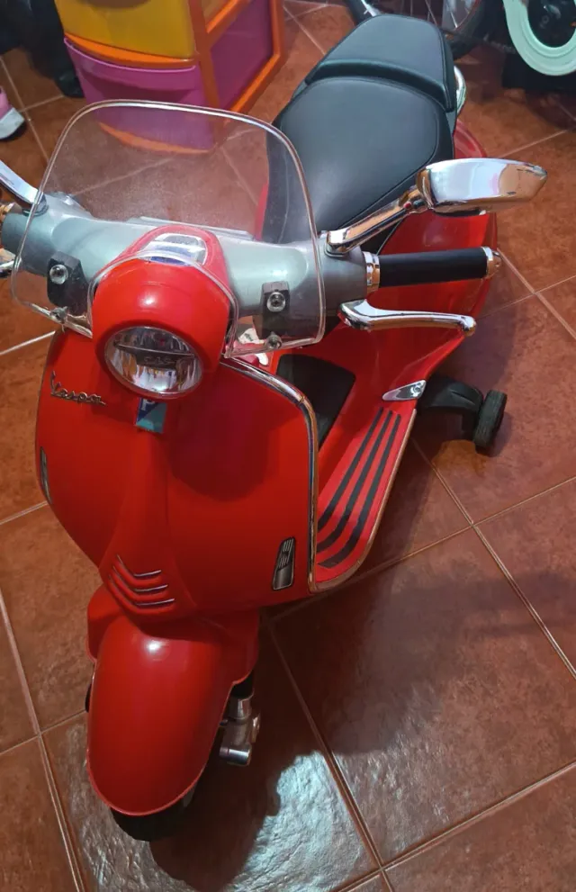 Moto Vespa Eléctrica Niños Roja