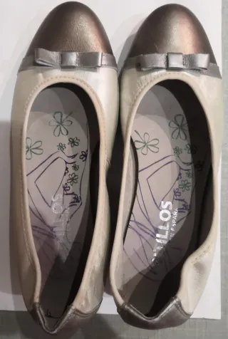 Zapatos Pitillos dorados y Beige