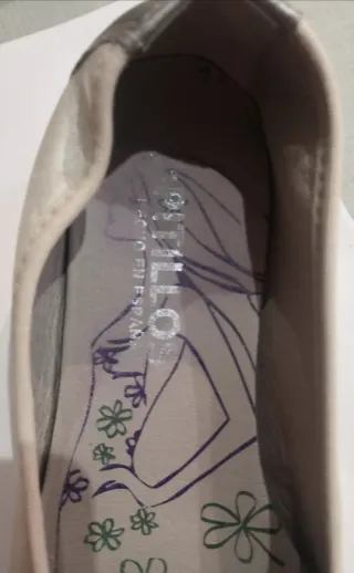 Zapatos Pitillos dorados y Beige