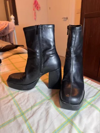 Botines de cuero negros