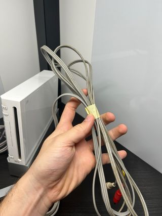 Nintendo Wii + Cavi + Joystick + Gioco