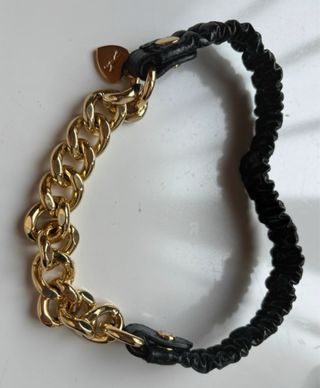 Collar cuero y metal dorado